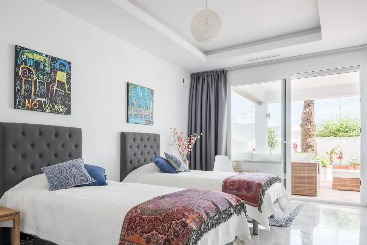 Oasis Beachfront Golden Mile Marbella 0*,